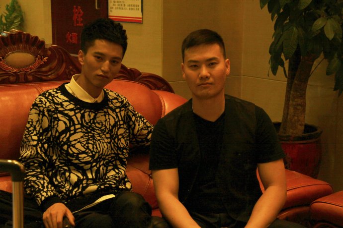 002gAXy8gy6NCfD8UKy76&690